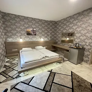 https://bourgas-de-luxe-studio.burgashotels.net