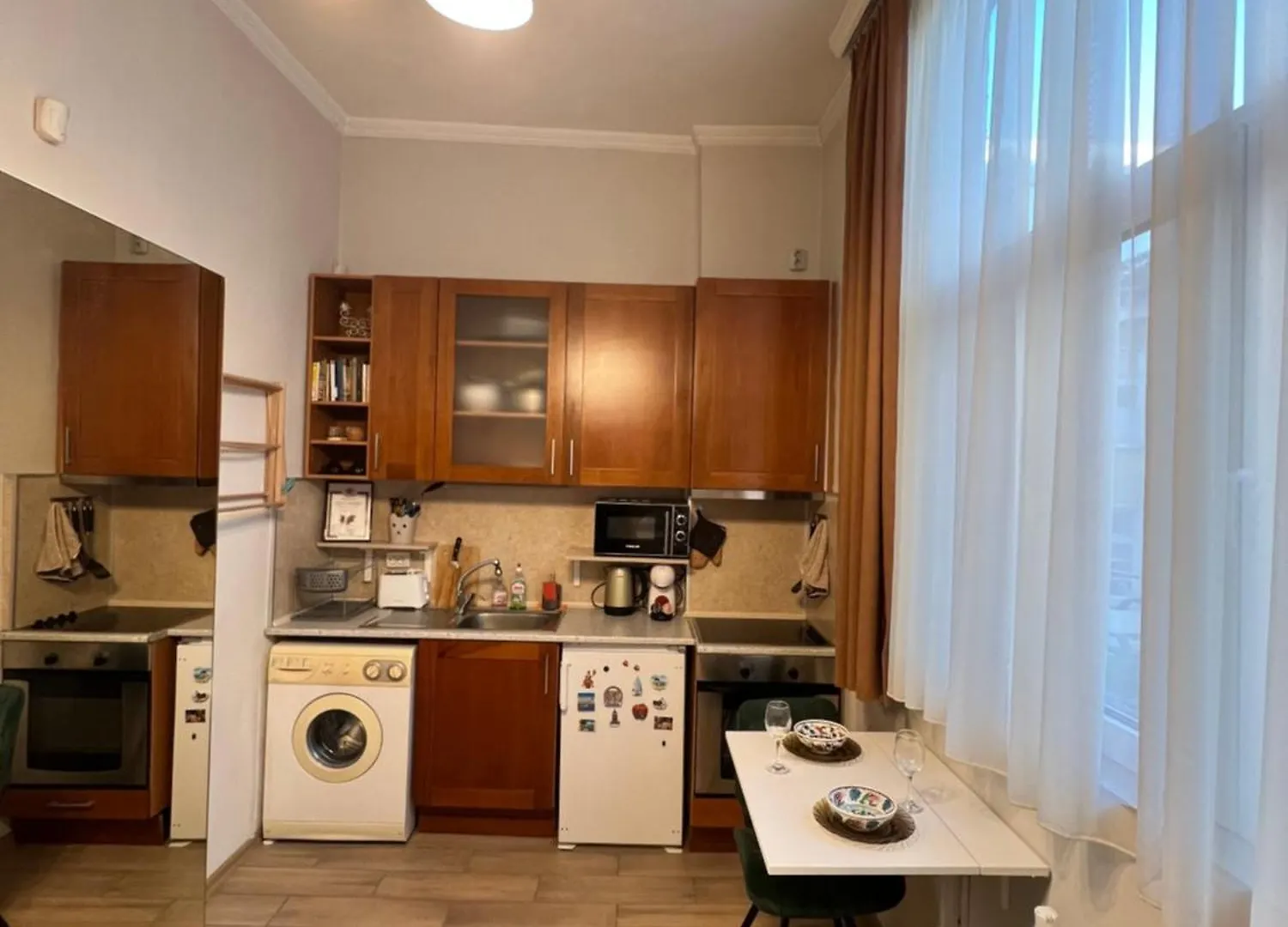 Budapest Central Cozy Studio W Working Space And Wifi Sofia Appartamento